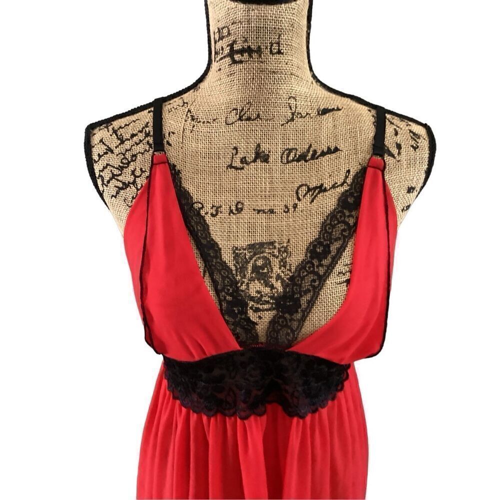 H.O.T Intimates Gown - Picture 3 of 13